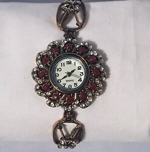 【送料無料】　腕時計　ヴィンテージステンレススチールクオーツレッドホワイトラインストーンvintage ..