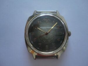 【送料無料】　腕時計　ソcccpロシアヴィンテージluch モスクワ1980soviet cccp russian vintage wristwatch luch moscow 1980