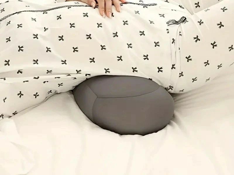 脚まくら ウェーブ 首枕 無地 足まくら リラックス 多用途 膝下 腰枕 レッグクッション ソフト 単色 フットピロー 足枕 フットケア 足用ピロー 腰まくら シンプル クッション