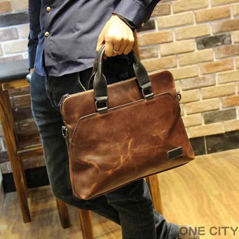 【商品説明】カラー ブラック ブラウンサイズ:縦26cm 横31cm素材:合成革皮(PU) 【商品説明】カラー ブラック ブラウンサイズ:縦26cm 横31cm素材:合成革皮(PU)【注意事項】 ※寸法は手作業で測定すると1〜3センチの誤差がある可能性がありますので、あらかじめご了承ください。 ※大量生産による生産過程におきまして、若干の個体差が生じる場合がございます。 ※PC環境や撮影状況などの違いにより実際のお色とは若干異なる場合がございます。 ※別店舗でも販売しておりますので、品切れとなる場合もございます。何卒ご了承ください。 ※返品、交換は原則としてお受けしておりませんが、初期不良の場合は、未使用の商品のみ到着日から7日以内にご連絡頂ければご返金交換対応させて頂きます。 ※入荷時の箱つぶれなどがございますので、ご理解の上ご購入くださいませ。【商品説明】カラー ブラック ブラウンサイズ:縦26cm 横31cm素材:合成革皮(PU) 【商品説明】カラー ブラック ブラウンサイズ:縦26cm 横31cm素材:合成革皮(PU)【注意事項】 ※寸法は手作業で測定すると1〜3センチの誤差がある可能性がありますので、あらかじめご了承ください。 ※大量生産による生産過程におきまして、若干の個体差が生じる場合がございます。 ※PC環境や撮影状況などの違いにより実際のお色とは若干異なる場合がございます。 ※別店舗でも販売しておりますので、品切れとなる場合もございます。何卒ご了承ください。 ※返品、交換は原則としてお受けしておりませんが、初期不良の場合は、未使用の商品のみ到着日から7日以内にご連絡頂ければご返金交換対応させて頂きます。 ※入荷時の箱つぶれなどがございますので、ご理解の上ご購入くださいませ。
