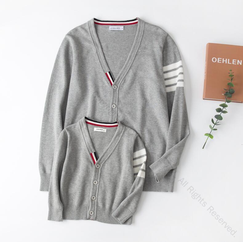 キッズアウター ネイビー グレー 綿生地 女の子男の子 親子お揃いカーディガン 春秋秋物 長袖 重ね着レイヤード Vネック ペアルック 子供ニットカーディガン 80cm-160cm ブラック ニットセーター コットン ライン デイリー通学 普段着 5色 ニットアウター 子供服