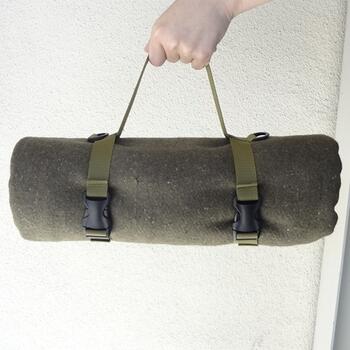 Olive色 ホルダー付 : ROTHCO / ロスコ 10430 Olive 55％ WOOL RESCUE BLANKET + 対応ホルダー：オリーブ色 付属