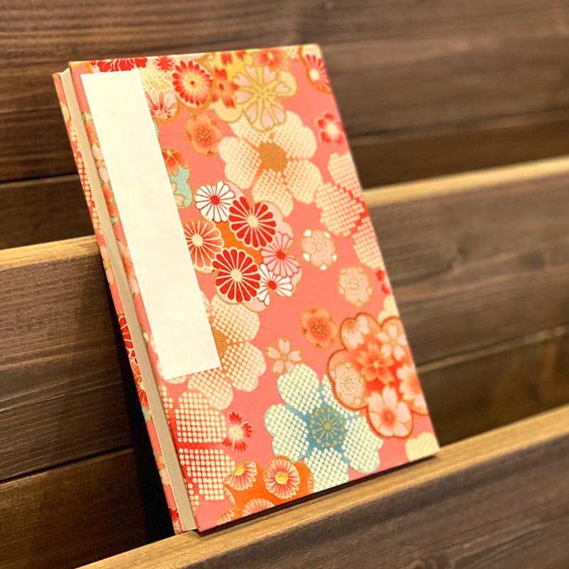 《メール便 送料無料》御朱印帳 大判サイズ 花遊び金彩（ピンク） 朱印帳 納経帳 集印帳 かわいい 花柄 御朱印帖 和柄 和風 寺社巡り お参り 縁起のサムネイル