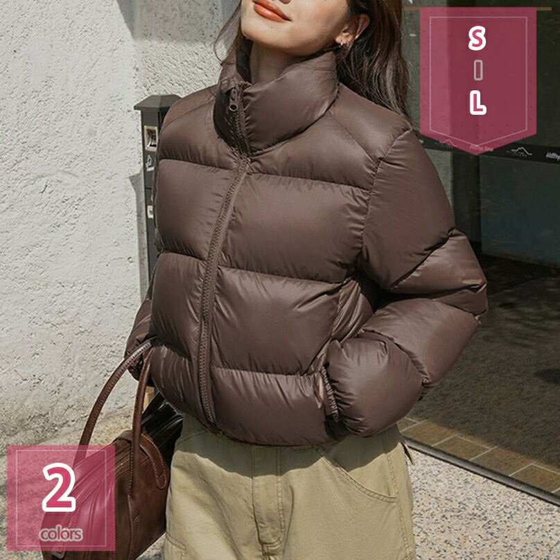 表地：ポリエステルメイン素材：ポリエステル★【素材構成】無地かつ穏やかなので、冬の間室内で着用すると料理や掃除をする時軽くて便利！春秋冬の日にジョギング、アウトドア、登山、ゴルフなどに最適、友達と遊ぶの時、平穏な一人の時、またライブや野外フェスでの活動用、ビジネスでの仕事用にもおすすめます、様々な場面に役に立つ。★【防風防水】表面に防水加工されたので、多少の雨や雪も防いでくれるので高山ハイクやトレッキングなどアウトドア活動の場合でも大活躍してくれます。ゆったりとしたデザインにより、体型カバーもでき、このダウンジャケットはすべてのファッショニスタにとって必須の必須アイテムです！★【綺麗】女性に嬉しい細身シルエットのレディース・ダウン。上質ダウン、着心地のいい表生地、細かいところまで丁寧に仕立ててあります。光沢感も控えめにカジュアル感をぐっと抑えて、大人なイメージに進化しています。薄いのにしっかりと暖かく、包み込むようなやわらかな着心地をお楽しみいただけます。ボディラインを美しく魅せる立体設計で美シルエットを実現しました。★ 【シーン】無地かつ穏やかなので、冬の間室内で着用すると料理や掃除をする時軽くて便利！春秋冬の日にジョギング、アウトドア、登山、ゴルフなどに最適、友達と遊ぶの時、平穏な一人の時、またライブや野外フェスでの活動用、ビジネスでの仕事用にもおすすめます、様々な場面に役に立つ。★【保温】 美しいダウンジャケットコートが登場、 軽量・暖かい・スリム のデザインでしっかり暖かくデイリーに活躍してくれる。XL バスト99着丈51袖丈60 2XL バスト103着丈52袖丈61 3XL バスト107着丈53袖丈62 手動測定には多少の誤差があるかもしれませんよ ポータブル 上質ダウン×着心地のいい表生地 細かいところまで丁寧に仕立ててあります。光沢感も控えめにカジュアル感をぐっと抑えて 大人なイメージに進化しています。軽量 ふわふわでソフトな質感 体を暖め 安くて 携帯便利。柔らかな着心地 春 秋 冬で使えても便利！ ポイント1：掛け布団の詰め物などにも使われるホワイトダックダウンを使用し 暖かいのに驚くほどの軽さ! ポイント2：両サイドポケットにはファスナーがついているので安心です。ウエスト周りをスッキリ見せてくれる役目も。 ポイント3：袖口までダウン入りで 手首周りもスッキリ設計に袖の内側がゴムで締まっており 風を通しにくい設計です。 ポイント4;内側から見てもしっかりと縫製されたポケットで ダメージに強く破れにくくなっています。 抗菌 フィルパワーの高さだけでなく消臭抗 菌加工が施されており ダウン特有の臭いも限りなく軽 減されたクリーンダウンです。 商品について： ※平置き採寸となります。胸囲 腰囲につきましては 平置き状態でメジャーをコートまわり一周回して計測しております。厚みもご考慮頂きサイズをご検討下さいませ。若干の誤差がある場合がございます。 ※製造中（縫製 染色など）により商品において色味や柄 サイズに若干の誤差や 生地を織る際に糸の継ぎ目や多少のほつれ等が生じる場合がございますが 品質上の問題ではございませんのでご了承の上お買い求めくださいませ。 ※モニター環境により多少色合いが異なりますので 予めご了承くださいませ。 ※モデルに使用している アクセサリ等はセット内容に含まれません。 ※発送上の状態によって商品がシワになる場合がございます。予めご了承くださいませ。 関連キーワード レディースコート・ジャケット レディースアウトドアウェア レディースアウトドアジャケット ファッション スポーツ&アウトドア ロング スタンダード キルティングジャケット・コート ステンカラーコート ダウンジャケット コート 幾何学模様 無地 ストレート ルース ジッパー 手洗いのみ カジュアル シンプル ストリート エレガント キレカジ スポーティ アメカジ ガーリー ナチュラル フェミニン モード ミリタリー クラシカル トラッド セクシー コンサバティブ 原宿系 長袖 綿・コットン ポリエステル ナイロン レディースダウン ライトダウン ショートコート 綿服 中綿コート インナーダウンコート レディース ショート 軽量 薄手 ノーカラー 大きいサイズ 撥水 秋冬 アウター ポーチ付 コンパクト ダウンコート ポケッタブル M L LL 3L 4L ウルトラ 薄型 ジャケット ジップアップ ソフトフリース クラシックフィット 冬 登山 ショート丈 厚手 防水 暖かい 防風 アウトドア S-3XL掲載内容は検索参考用であり、製品説明を構成するものではなく、実際ダウンジャケット 10代 20代 30代 40代 50代 60代 70代 代 マタニティ ミセス 婦人 妊婦 婦人服 女性服 女の子 女 ママ 母親 母 女性 用 小柄 大人女子 親 親族ダウンジャケット スーパー 売れ筋 定番 流行 トレンド ブルゾン 丸襟 ノーカラー 襟付き 内側 裏地 切り替え プリーツ フレアスカート フリル Aライン キルティング 2WAYダウンジャケット ギフト インポート 海外 日本製 撮影 洗える 防水 消臭 防臭 抗菌 風 ペアルック 親子ペアルック 親子ペア ママとおそろい おそろい お揃い ロングダウンダウンジャケット レディースコート・ジャケット レディースアウトドアウェア レディースアウトドアジャケット ファッション スポーツ&アウトドア ロング スタンダードダウンジャケット 3L 4L ウルトラ ライトダウン 薄型 軽量 ダウンジャケット ダウンジャケット レディース 大きいサイズ ジャケット ジップアップ ソフトフリース クラシッダウンジャケット ストライプ 水色 紫 黄色 レッド ボルドー ワイン ラベンダー ライトブルー オレンジ イエロー 紺 マスタード 迷彩 赤 黒 カーキ 白 茶 グレージュ 灰色 白色