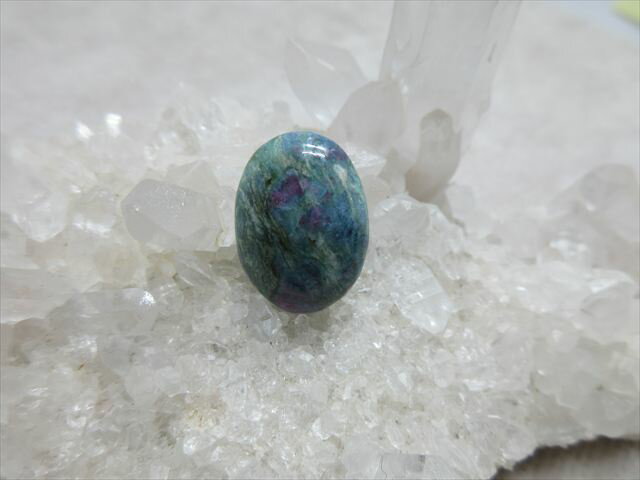 天然石　オーバルカボション　　ルビーインフックサイト