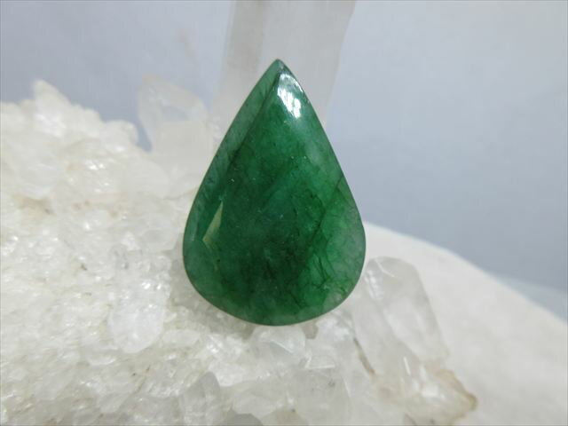 天然石　ナチュラルグリーン　エメラルド　ペアシェイプカット　Lサイズ