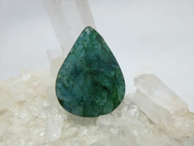 天然石　ナチュラルグリーン　エメラルド　ペアシェイプカット　Lサイズ