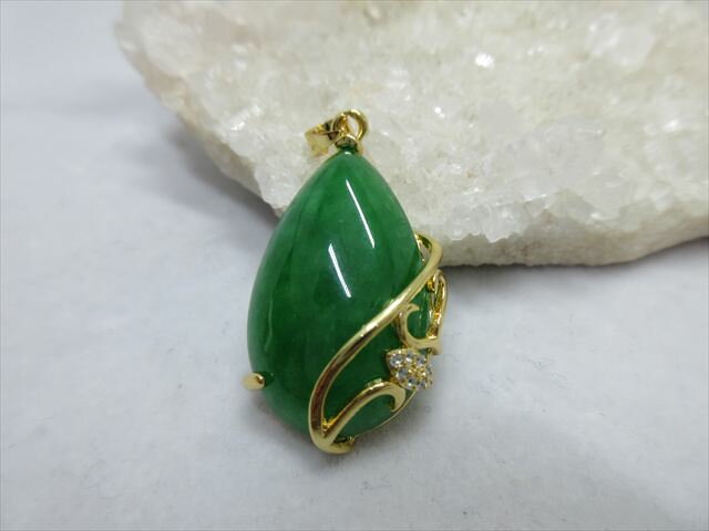 天然石 翡翠 しずく型ペンダントトップ