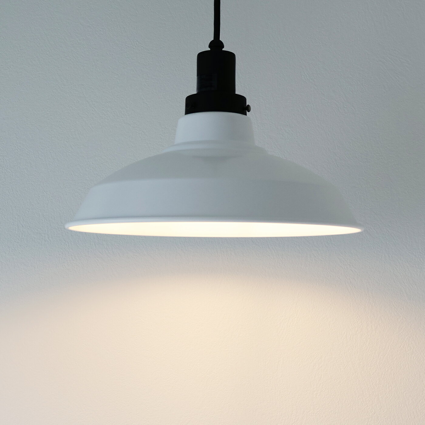 Rakuten - ペンダントライト 天井照明 後藤照明 アルミシェード ホワイト 電球付き LED インダストリアルデザイン ダイニング リビング