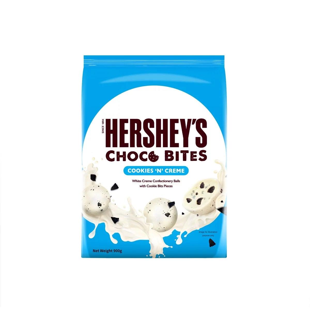 大人気のハーシークッキー＆クリームを更にクリームコーティング！チョコの中にクッキーを散りばめ、ザクザクとした食感が楽しめます。丸くて可愛らしいひと口サイズコストコ限定商品
