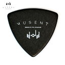 MUSENT (MUSICIAN ＋ PRESENT)は、 ミュージシャンによる、ミュージシャンのためのアクセサリ、ツールなど、 ハイクオリティな製品を開発、リリースをするブランドです。 こちらの商品は、現役のプレイヤーによって考案された、 「サイズ・厚み・グリップ感・弦に当たったときの抵抗感・サウンド」などにこだわりをもって製作されています。 もちろん、全てMade in Japan製、安心と信頼のジャパンクオリティです。 こちらのピックの比較対象は、 世界的にベストセラーとなっているD社のおにぎりピックシリーズを元に、 更にプレイヤー視点でサイズ・素材などを改良して作成しています。 演奏する楽器（例えば、エレキギターやアコースティックギターなど）や、 演奏するジャンル（ロック、ポップス、ジャズ、フュージョン）など 様々なジャンル、バリエーションに最適なサイズ感、厚み、素材をチョイスしました。 今お使いのピックがどうもシックリ来ない、と感じているあなた、 もう少しサイズが大きさければ（小さければ）、もう少し素材が柔らかければ（硬ければ）、と感じているあなた、 この機会に一度、「カスタム プレイヤーズ ピック」 シリーズを試されては、いかがでしょうか？ 0.50mm厚はピック本体色は白色となります。