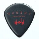 MUSENT (MUSICIAN ＋ PRESENT)は、 ミュージシャンによる、ミュージシャンのためのアクセサリ、ツールなど、 ハイクオリティな製品を開発、リリースをするブランドです。 こちらの商品は、現役のプレイヤーによって考案された、 「サイズ・厚み・グリップ感・弦に当たったときの抵抗感・サウンド」などにこだわりをもって製作されています。 もちろん、全てMade in Japan製、安心と信頼のジャパンクオリティです。 こちらのピックの比較対象は、 世界的にベストセラーとなっているD社のJAZZピックシリーズを元に、 更にプレイヤー視点でサイズ・素材などを改良して作成しています。 演奏する楽器（例えば、エレキギターやアコースティックギターなど）や、 演奏するジャンル（ロック、ポップス、ジャズ、フュージョン）など 様々なジャンル、バリエーションに最適なサイズ感、厚み、素材をチョイスしました。 ポリアセタール素材よりも少しエッジの効いたシャープな音とタッチが特徴です。 今お使いのピックがどうもシックリ来ない、と感じているあなた、 もう少しサイズが大きさければ（小さければ）、もう少し素材が柔らかければ（硬ければ）、と感じているあなた、 この機会に一度、「カスタム プレイヤーズ ピック」 シリーズを試されては、いかがでしょうか？