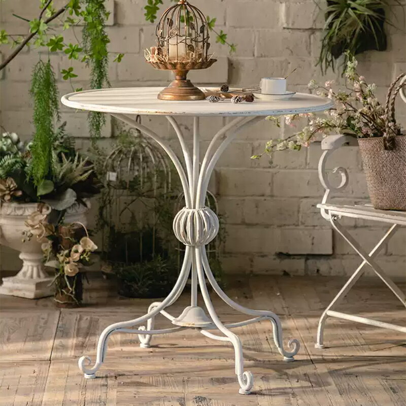 商品情報 商品名 ガーデンテーブル 商品番号 hyi-ctbl-001 生産国 中国 組立状態 お客様組立商品（組立説明書を同梱発送いたします） 運搬&組立人数：1~2人 素材 スチール サイズ(約) タイプA：79*79*75.5cm タイプB：80*80*81cm タイプC：80*80*81cm タイプD：81*81*81.5cm ポイント ◆商品説明 ■POINT1　丸型天板でゆったり使えるカフェテーブル コンパクトながら程よい天板サイズで、ドリンクやスイーツを並べても余裕があり、アフタヌーンティーに最適です。 ■POINT2　フレンチレトロな雰囲気を楽しめるデザイン 曲線を活かした脚部デザインが、庭やテラスにやさしく溶け込み、上品で落ち着いた空間を演出します。 ■POINT3　屋外でも使いやすいスチール製構造 スチール素材を使用した安定感のある作りで、庭やバルコニーなど屋外シーンでも安心して使用できます。 ■POINT4　庭・テラス・バルコニーまで幅広く活躍 設置場所を選ばず、ガーデンやテラス、バルコニーなど多様なシーンでくつろぎの時間を楽しめます。 ■POINT5　5年保証付きで安心の品質 長期間使用にも耐える高品質な製品で、5年間の保証が付いており、安心してお使いいただけます。 特記事項 ※こちらの商品は基本的に 玄関先でのお渡しとなります。 ※モニターにより実際の色と異なる場合がございます。 ※予告なくデザインや素材変更する場合がございます。 ※予告なく在庫切れになる場合がございます。 ※製造時期により、同シリーズであってもやむなく多少の色差が発生してしまう場合がございます。ご了承ください。 ※領収書発行ご希望の場合、別途メールにてご連絡くださいませ。 ※ご購入の前に搬入経路のご確認をお願い致します。弊社ではお部屋に搬入出来ないなどのお客様ご都合による返品などはお受けできません。（不良品を除き返品交換不可となります。） ※代金引換不可の商品です。 ※到着日・時間帯指定不可の商品です。 ※サイズ表記に3〜5cm程誤差が生じる場合がございます。 ※セラミック製品、籐編み製品、金属製品、木製品についての注意事項(ご購入する前に必ずご確認ください。) キーワード 長方形 セラミック ダイニングテーブル ??形 円形 モダンデザイン 高級感 天然石材 耐熱性 耐汚性 耐久性 防水性 マット仕上げ 光沢仕上げ シンプルデザイン ミニマルデザイン ラグジュアリー 北欧スタイル インダストリアルスタイル ナチュラルスタイル モノトーン カフェ風 モダンリビング 白 ホワイト 黒 ブラック 灰 グレー 茶 ブラウン 大理石風 直径80cm 直径100cm 直径120cm 120cm 140cm 160cm 180cm 200cm コンパクトサイズ ワイドサイズ ファミリーサイズ 2人用 4人用 6人用 8人用 10人用 長方形テーブル 円形テーブル 直線的なデザイン 柔らかな曲線 丸いフォルム スタイリッシュ 家具 インテリア キッチン家具 リビング家具 多用途テーブル 食卓 会議用テーブル 作業台 落ち着いた雰囲気 重厚感 シック クラシック スマート 家族団らん 耐傷性 高耐久 天板 厚み10mm 厚み12mm 耐熱ガラス フレームスチール 木製フレーム ゴールドアクセント シルバーアクセント マットブラック仕上げ モノトーンスタイル アンティーク風 モダンインテリア デザイン性 清潔感 機能性 省スペース 実用性 高級家具 プレミアム 天然素材 フルフラットテーブル 多機能素材 長持ち 軽量設計 重厚デザイン 美しい木目調 石目調 滑らかなデザイン ソフトエッジ 曲線美 丸テーブルの美しさ コンパクトな円形テーブル ゆったりした楕円テーブル 高さ70cm 高さ75cm 高さ80cm 広々とした天板 団欒の場 ホームパーティーに最適 小スペース対応 おしゃれなテーブル 温かみのあるデザイン 高耐久素材 モダンスタイル