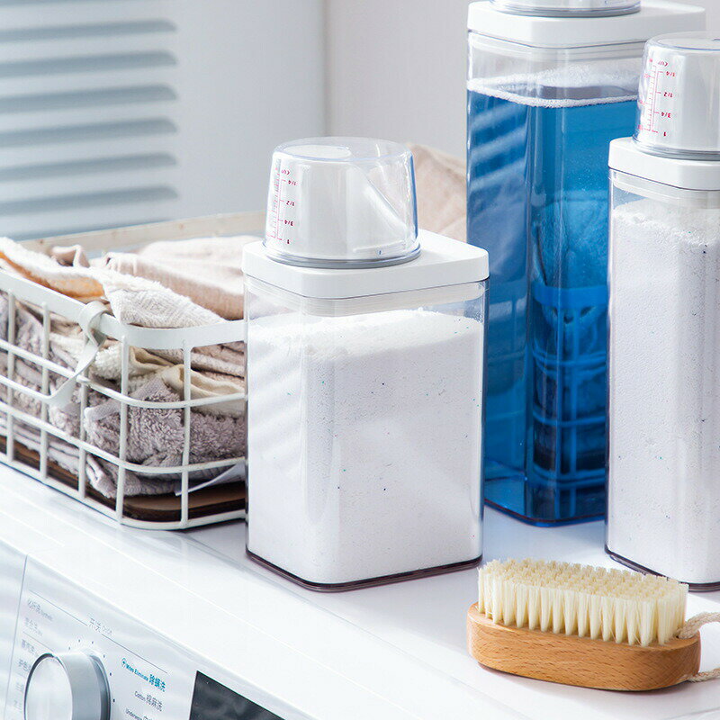 市販の詰め替え用洗濯洗剤を入れられる、詰め替えボトルです。 ボトルキャップにはメモリが付いているので簡単に計量出来ます・ 大口デザインで詰め替え時に便利市販の詰め替え用洗濯洗剤を入れられる、詰め替えボトルです。 ボトルキャップにはメモリが付いているので簡単に計量出来ます・ 大口デザインで詰め替え時に便利