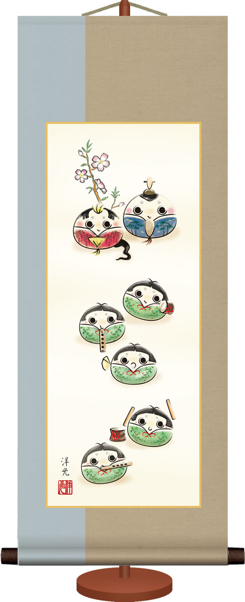 愛らしいダルマ雛がころころ描かれた作品 優しい女性への健やかな成長を願う暖かい親心。ちょっとした空間に簡単に飾っていただけるモダンな和風タペストリーです。 ●幅31×高さ81cm ●本紙・・・新絹本 ●軸先・・・合成樹脂 ●化粧箱収納 ●表装品質十年間保証付き 日本画構図の開発と国内生産品にこだわった製品です！ 作品は特殊印刷に手彩色仕上げとなっています。 ※受注制作・取寄せのため1週間程度（土・日・祝を除く）の日数をいただきます。 ※一部商品につきましては、在庫出荷あるいはメーカー直送でお届けいたします。 ※期日指定がある場合は、事前にお問合せをお願いいたします。 送料無料サービス中♪掛軸（かけじく）で季節を感じる、掛物（かけもの）でその席を祝う、和みの掛け軸（かけじく） 〜心にも飾る・掛け軸の【ほなこて】〜 幼子の夢が膨らむ愛らしいミニお雛様掛軸をどうぞ 愛らしいダルマ雛がころころ描かれた作品 優しい女性への健やかな成長を願う暖かい親心。ちょっとした空間に簡単に飾っていただけるモダンな和風タペストリーです。 ●幅31×高さ81cm（ミニサイズ） ●本紙・・・新絹本 ●軸先・・・合成樹脂 ●化粧箱収納 ●専用スタンド付き 日本画構図の開発と国内生産品にこだわった製品です！ 作品は特殊印刷に手彩色仕上げとなっています。 ※受注制作・取寄せのため1週間程度（土・日・祝を除く）の日数をいただきます。 ※一部商品につきましては、在庫出荷あるいはメーカー直送でお届けいたします。 ※期日指定がある場合は、事前にお問合せをお願いいたします。 送料無料サービス中♪ 特製飾りスタンド付き♪