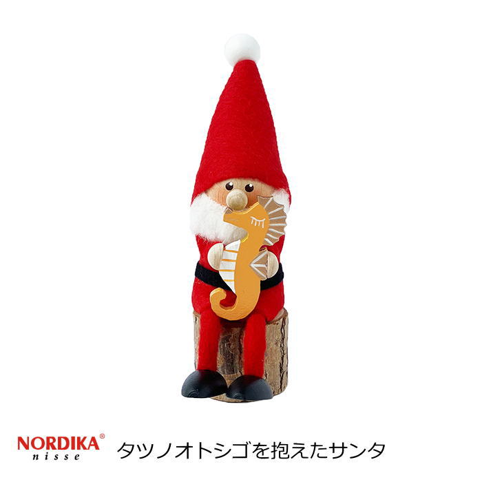 【300円OFFクーポン発行中】ノルディカニッセ2023 干支 北欧雑貨 人形 クリスマス雑貨 『タツノオトシゴを抱えたサンタ』 クリスマス 妖精 人形 小人 飾り 北欧 置物 木製 クリスマスグッズ ハンドメイド かわいい オブジェ ノルディカ ニッセ プレゼントのサムネイル