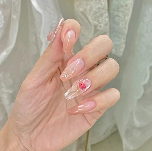 この商品は ネイルチップ　薔薇　シアー感　ピンクベージュ　付け爪　綺麗　清楚　上品　クリア感　結婚式　イベント ポイント 全国送料無料！ 予備チップを含めて24枚入り。今だけ、ネイルという場面で何度でも楽しめます！！使いやすいチップ！やわらかくてヒビ割れしにくい！ソフトで耐久性に優れている。ぴったり爪に張り付きます。貼り付けたり落としたりして、家で楽にできます。ネイル好きの女性と花嫁にぴったりです 。独特なデザインで、あなたをもっと素敵にします。結婚式、パーティ、休日、デート、プロム、日常生活に使用できます，あなたがより魅力的でありたいすべての機会。女性の友達にとっても素敵なプレゼントです 。 ショップからのメッセージ 納期について AM6:00迄にお支払いが完了したご注文は当日発送となります。（※日曜日は翌月曜日） 4