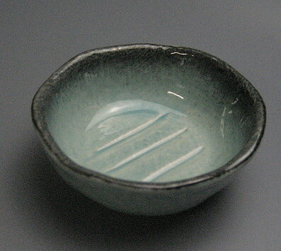 瀨戶燒 - トルコ青磁8.9cm丸小鉢　渕黒青磁丸千代久