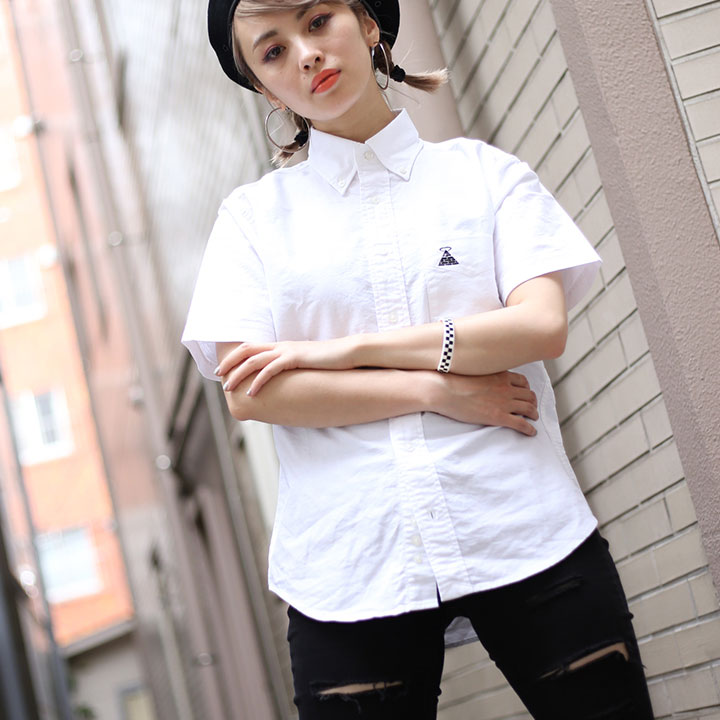 【82%OFF】 CLUB NO1Z 半袖シャツ 全2色 クラブノイズ シャツ 半袖 シンプル おしゃれ ピラミッド ロゴ ロゴ刺繍 ボタンダウン ワークシャツ 胸ポケット b系 ヒップホップ ファッション ブランド 服 CN-TS-SS-003のサムネイル