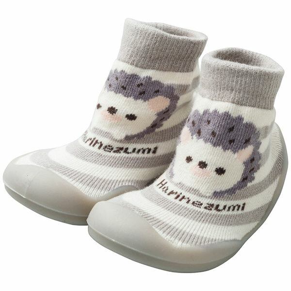 ポイント室内履きやファーストシューズに。よちよち歩きの赤ちゃんの足にぴったりのベビーシューズ。ソールは滑りにくいTPE素材。取り外し可能のインソール付き。【対象年齢】8〜12ケ月※対象年齢は目安です。お子様によってはサイズが合わない場合もあります。ご確認の上ご購入下さい。※足のサイズにあったものを使用してください。※この商品の生地は引っかかりやすいため、着脱や着用時の引っかかりにご注意ください。※写真はイメージです。内容・デザイン等変更になる場合があります。予めご了承ください。箱サイズ13.5×9.2×13.5cm現品サイズ・内容11.9cmソックスシューズ1足・綿、TPE重さ147g製造生産地中国製備考※「のし」や「包装」については、対応できる商品と対応できない商品がございます。ご購入前に、お気軽にお問い合わせください。通常、簡易包装に直に送り状を貼ってお送りいたします。【スケーター 商品一覧】 RIZAP ココット風電子レンジ用鍋 MWCP2/571701 RIZAP ヘルシー万能鍋 ANWP1/665660 アウトドア用中華鍋23cm(蓋付) IRCN1/570889 オーブン耐熱ガラス皿1.5l GCD2/545856（ムーミン） オーブン耐熱ガラス皿1.5l GCD2/592744（魔女の宅急便） オーブン耐熱ガラス皿700ml GCD1/545849（ムーミン） オーブン耐熱ガラス皿700ml GCD1/592737（魔女の宅急便） カッター式バターケース(バターナイフ付) BTG2DXNN/597299 くまのプーさん ケトル2l ENKT2/567056 くまのプーさん ミルクパン14cm ENMP1/567124 ソックスシューズS BSSHL2G/663529（ディノサウルス） ソックスシューズS BSSHL2G/664359（ハリネズミ） 吸水速乾タオルギフトセット SET1067/661082（ミッキーマウス） 吸水速乾タオルギフトセット SET1084/674815（シナモロール） 真空おひつ(ポンプ付) BOH3/186943 真空保温調理鍋 STKHC27/374951 電子レンジ圧力鍋2.3l 極み味 MWP1/239564（レッド） 電子レンジ圧力鍋2.3l 極み味 MWP1/239571（イエロー）スケーター ソックスシューズS BSSHL2G/664359（ハリネズミ） ギフト 贈り物 送料無料【注意事項】メーカー直送の商品となりますので、「代金引換」払いは不可となります。ご了承ください。お届け先が、北海道、沖縄、離島になる場合、別途送料が必要になる場合がございます。