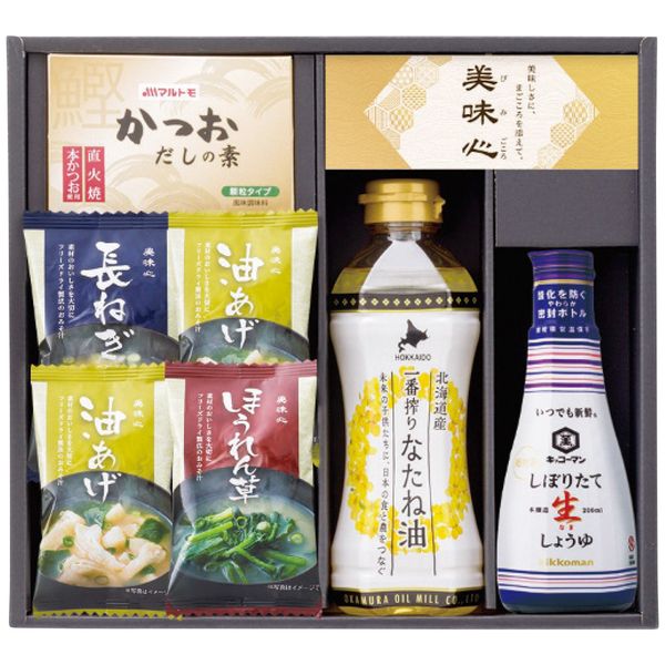 ポイント毎日のメニューの幅が広がる、とっておきの必需品をセット。※写真はイメージです。内容・デザイン等変更になる場合があります。予めご了承ください。箱サイズ29.3×6.4×27.1cm現品サイズ・内容フリーズドライ味噌汁(長ねぎ6.3g・ほうれん草6.2g各1個・油あげ7.2g×2個)・キッコーマンしぼりたて生しょうゆ200ml・北海道産一番搾り菜種油350g各1本・マルトモかつおだしの素(4g×4袋)1箱重さ1040g製造生産地日本製賞味期間製造日より常温約450日アレルゲン乳成分・小麦備考 ※「のし」や「包装」については、対応できる商品と対応できない商品がございます。ご購入前に、お気軽にお問い合わせください。通常、簡易包装に直に送り状を貼ってお送りいたします。【 商品一覧】 匠膳の味わい SA-B 匠膳の味わい SA-BEapide 匠膳の味わい SA-B ギフト お歳暮 送料無料【注意事項】メーカー直送の商品となりますので、「代金引換」払いは不可となります。ご了承ください。お届け先が、北海道、沖縄、離島になる場合、別途送料が必要になる場合がございます。