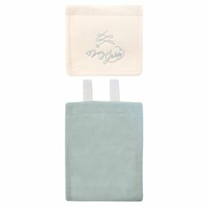 サイズ約 幅37.5×奥行17×厚み0.5(cm)材質表生地：ポリエステル100％備考　【カラー】ミント　【生産国】中国　【備考】洗濯可※洗濯機での丸洗いは必ず洗濯ネットを使用メリージェラート　　関連商品スリッパ　シェルピンク　スリッパ　ミント　スリッパ　ペールグレー　ペーパーホルダーカバー　ピンク　ペーパーホルダーカバー　ミント　ペーパーホルダーカバー　グレー　U型便座カバー　シェルピンク　U型便座カバー　ミント　U型便座カバー　ペールグレー　O型便座カバー　シェルピンク　O型便座カバー　ミント　O型便座カバー　ペールグレー　洗浄　便座カバー　ピンク　洗浄　便座カバー　ミント　洗浄　便座カバー　グレー　メリージェラート　ペーパーホルダーカバー　ミント　しっとりとした、手触りの良い生地のペーパーホルダーカバーです。上品でくすんだカラーを揃えました。甘くて、やさしい上品な風合いで柔らかな印象です。「おとなパステル」がコンセプト。丸みを持ったやさしい空間に演出します。施された刺繍がお洒落です。生地と刺繍の色を合わせた上品な雰囲気です。トイレットペーパーを1個ストック出来ます。丸洗いが可能です！いつでも清潔に使って頂けます。※洗濯機での丸洗いは必ず洗濯ネットを使用して下さい。【注意事項】こちらのページの商品は、メーカー直送の商品となります。お届け先が、北海道、沖縄、離島になる場合、別途送料が必要になる場合がございます。
