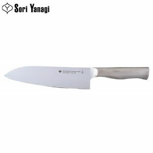 サイズ刃渡り/約 18cm 全長/約 30.5cm 材質刀身/13クロームステンレス+モリブデン・バナジウム鋼 (3層鋼)ハンドル/18-8ステンレス 備考【重量】約 165(g)　【生産国】日本　【備考】※食器洗浄機使用可能です。 ご注意点：塩分や酸等を含んだ汚れを付着させたまま放置したり、湿気の多い場所での保管はさびの原因となります。柳宗理シリーズはコチラ柳宗理　キッチンナイフ　18cm世界的に有名な日本の工業デザイナーの第一人者、柳宗理がデザインしたキッチンナイフ18cmです。シンプルに見える美しいフォルムは、使いやすさを計算しつくされたカタチ。肉・魚・野菜など幅広く使える家庭では最も一般的な三徳包丁です。従来の形状にとらわれず、使いやすさを追求した形状・サイズです。鋭い切れ味と、折れにくさ、錆びにくさを併せ持つ、モリブデン・バナジウムを添加した刃物用のステンレスを使用しました。熟練の職人が一本一本丁寧に本刃付けを行っており、研ぎ直しが可能です。ハンドルは18-8ステンレスを使用し、木製ハンドルに比べ雑菌の繁殖を防ぎ、衛生的です。食器洗い機による高温高圧(180度まで)洗浄が可能です。■柳 宗理とは・・・日本のプロダクトデザインの第一人者であり、日本を代表する工業デザイナーです。MoMA(ニューヨーク近代美術館)の永久所蔵に認定されているバタフライスツールなどの家具類をはじめ、キッチンウェア、東京オリンピック聖火トーチホルダー、札幌オリンピック聖火台、関越自動車道関越トンネル坑口、歩道橋など広範囲なデザインを手掛け、その作品は日本だけでなく世界中の人々に愛用されています。2002年にはその功績が評価され、文化功労者に顕彰されました。【注意事項】こちらのページの商品は、メーカー直送の商品となります。お届け先が、北海道、沖縄、離島になる場合、別途送料が必要になる場合がございます。