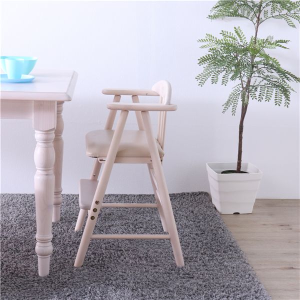 本家屋のベビーチェア 約幅49cm ワイド ホワイト 天然木 木製 生後7か月以降可 床傷防止フエルト付 PVC座面 リビング ダイニング[21]｜アングル2