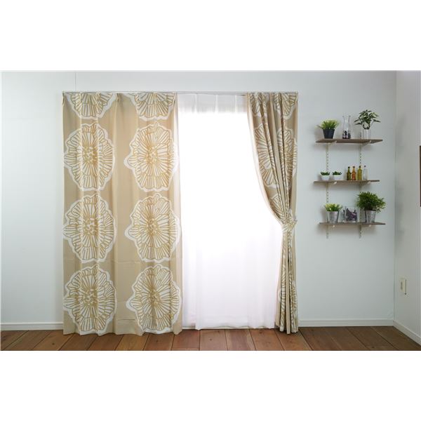 ■サイズ・色違い・関連商品■幅100×丈135cm ダークブルー■幅100×丈135cm ベージュ■幅100×丈178cm ダークブルー■幅100×丈178cm ベージュ[当ページ]■幅100×丈200cm ダークブルー■幅100×丈200cm ベージュ関連商品の検索結果一覧はこちら■商品内容大輪の花を目いっぱいにリピートさせた、大胆な構成のデザインです。インテリアにインパクトを求める方におすすめです。■商品スペック【サイズ】幅100×丈178cm【ヒダ倍率】1，5倍ヒダ【山数】7個【タッセル】カーテン共生地タッセル付【遮光等級】2級【形状記憶加工】ヒダが綺麗に見える形状記憶加工付【ご注意事項】本商品は、北海道・沖縄・離島への配送はいたしかねます。あらかじめご了承ください。■送料・配送についての注意事項●本商品の出荷目安は【2 - 6営業日　※土日・祝除く】となります。●お取り寄せ商品のため、稀にご注文入れ違い等により欠品・遅延となる場合がございます。●本商品は仕入元より配送となるため、北海道・沖縄・離島への配送はできません。[ V1246 ]