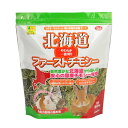 ■商品内容【ご注意事項】この商品は下記内容×6セットでお届けします。安心の国産チモシー牧草■商品スペック【原材料(成分）】チモシー(1番刈り：北海道産)【保証成分】粗たん白質7.8％以上、粗脂肪1.5％以上、粗繊維46.6％以下、粗灰分6.9％以下、カルシウム0.4％以上【エネルギー】140kcal【原産国または製造地】日本【使用方法】・袋より適量を取り出し、牧草フィーダー等の専用容器に入れて与えて下さい。 ・他の牧草からの切り替えには、今まで食べていた牧草に本品を混ぜ、少しずつ慣らしながら与えるとスムーズに切り替えが行えます。 ・牧草は水分を嫌います。涼しい乾燥した場所を選び、袋のチャックをしっかりと閉めて保管し、袋が壊れた場合は別途密閉できる入れ物に入れるようにして下さい。【諸注意】・本品は、うさぎやモルモット・チンチラ・デグー等、草食小動物用のチモシー牧草(基礎フード)です。他の生体や他の目的には使用しないで下さい。 ・乾燥していますので、火気には近づけないで下さい。 ・乾燥度合いによって、内容量が多少変動する場合があります。 ・天然牧草ですので、収穫のロットや生育時の天候によって、牧草の状態や色目、成分や風味に差異があります。また、下草の茶色い葉の部分や、短い牧草が混ざっている場合もございますので、ご了承下さい。【キャンセル・返品について】・商品注文後のキャンセル、返品はお断りさせて頂いております。予めご了承下さい。【特記事項】・商品パッケージは予告なく変更される場合があり、登録画像と異なることがございます。・賞味期限がある商品については、6ヶ月以上の商品をお届けします。詳細はパッケージ記載の賞味期限をご確認ください。 【お支払い方法について】本商品は、代引きでのお支払い不可となります。予めご了承くださいますようお願いします。■送料・配送についての注意事項●本商品の出荷目安は【1 - 5営業日　※土日・祝除く】となります。●お取り寄せ商品のため、稀にご注文入れ違い等により欠品・遅延となる場合がございます。●本商品は仕入元より配送となるため、沖縄・離島への配送はできません。