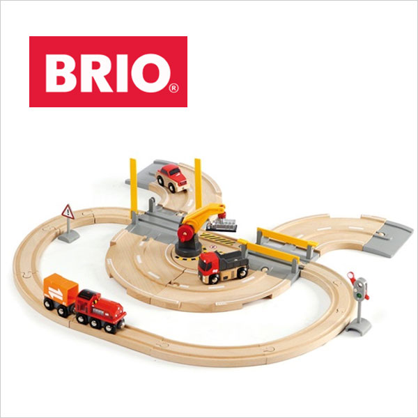 BRIO（ブリオ）レール＆ロードクレーンセット  ブリオ プレゼント 出産祝い 木製レールセット 木のおもちゃ 道路 自動車 列車 電車 レール＆ロードクレーンセット 