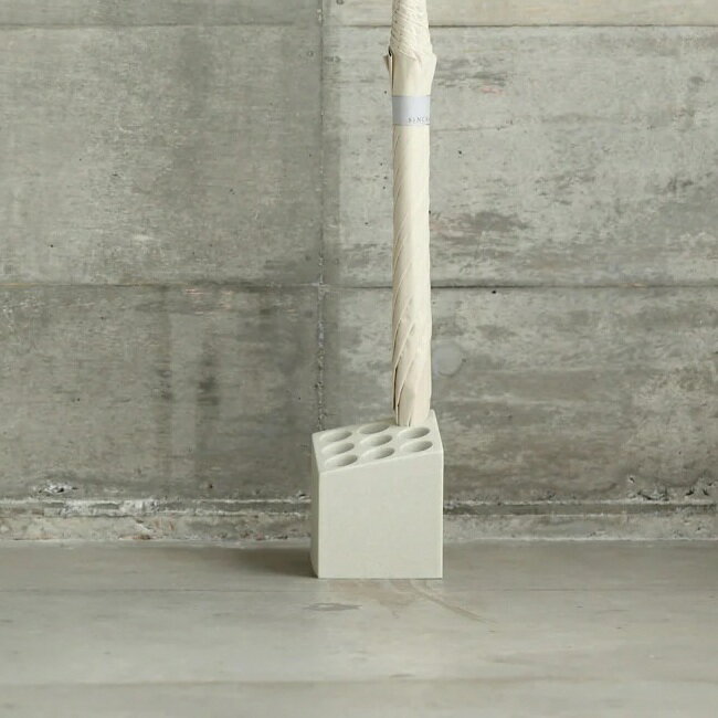 Rakuten - 隅に美しく収まる傘立て！”ideaco（イデアコ）”Umbrella Stand CUBE（キューブ）【玄関 収納 コンパクト アンブレラスタンド コーナー】インテリア雑貨＆キッチン雑貨のお店hono おしゃれ かわいい プレゼント ギフト 内祝い 小物