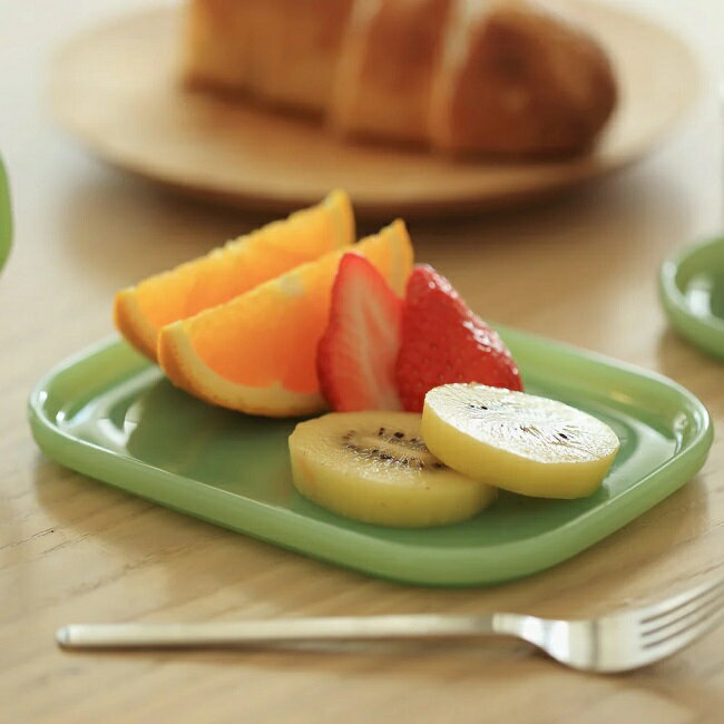 Rakuten - スタッキング仕様のミルクガラス製テーブルウェア！”ideaco（イデアコ）”Milk Glass square plate 2pcs【プレート スイーツ 皿 デザート レトロ ヴィンテージ 2枚セット ペア ギフト】