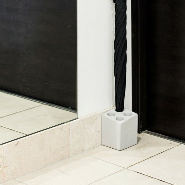 一番小さな傘立て!”ideaco(イデアコ)”Umbrella Stand mini cube(ミニキューブ)【玄関 収納 コンパクト 来客用 一人暮らし】インテリア雑貨&キッチン雑貨のお店hono おしゃれ かわいい プレゼント ギフト 内祝い 小物 [2]