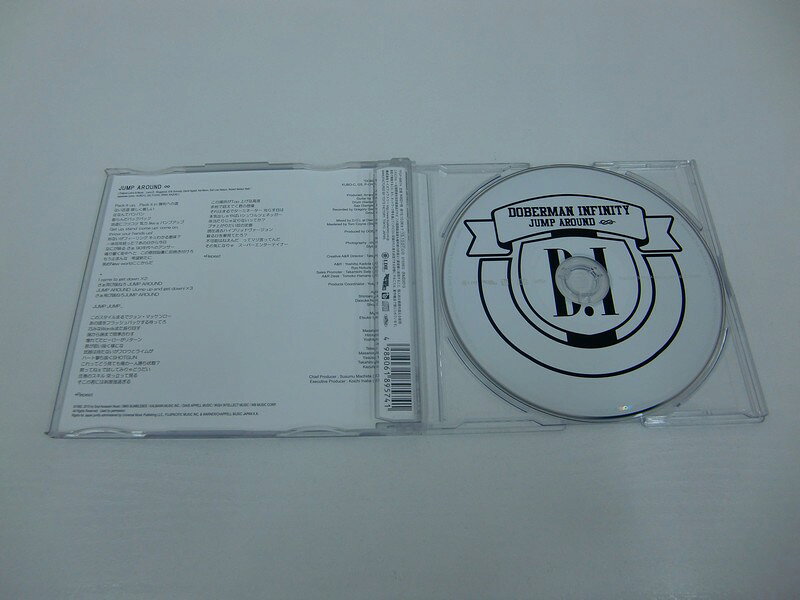 Sale WindのG1 40512 「JUMP AROUND ∞ 【OFFICIAL SHOP・イベント会場限定商品】」DOBERMAN INFINITY(TFCP-89574)【中古CD】｜アングル2