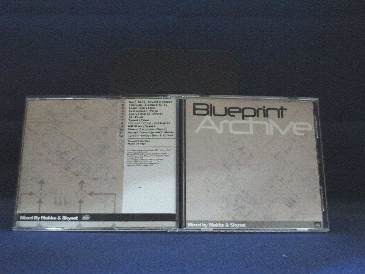 ♪#6 02667♪ 【中古CD】 Blueprint Srchive Mixed by Stakka & Skynet 洋楽 帯なし。 「Skynet & Stakka* Nova Solis」「Stakka & K.Tee Titanium」「Sub Logics* Logic」他。全12曲収録。 ◎ 購入前にご確認ください ◎ □商品説明 ◎中古品（レンタル落ち・販売落ち）のCDになります。 ◎中古品のため再生・動作に影響ない程度の使用感・経年劣化がある場合がございます。 ◎ケース・パッケージ・盤面の汚れやシール等に関して、こちらでできるだけクリーニング致しますが、取れない場合がございます。 ◎ケースに割れ、キズなどがある場合がございます。 ◎ケースが著しく破損、欠損している場合は写真に映っているものとは別のケースで送らせていただく場合がございます。 ◎帯や歌詞カード・ジャケットは、破れやテープ補強、もしくは付属していない場合がございます。 ◎状態について神経質な方はご購入をお控えください。 ○受注受付は24時間行っておりますが、別サイト併売の為、品切れの際は申し訳ございませんがキャンセルとさせていただきます。 その際、必ずメールにてご連絡させていただきますが、お客様の設定によっては受信できない可能性もございますことをご理解・ご了承いただきたくよろしくお願いいたします。