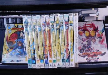 仮面ライダーアギト VOL.1～12＋劇場版＋スペシャル　14巻セット・　賀集利樹、要潤、友井雄亮、秋山莉奈　中古DVDのサムネイル
