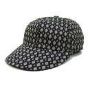 ◆ブランド THIGHBOOTH PRODUCTION ◆コレクション 2023SUMMER ◆モデル SU23-H02 [RHOMBUS KOKO CAP] ◆他カラー GRAY ◆商品 若干浅めのクラウンに若干長めのツバで傾斜をつけた、シルエットに拘った6パネルキャップです。 菱形の柄の総柄で、凸凹によってふんわりと爽やかな被り心地の夏場に適したシアサッカー生地を使用しています。 サイズ調節はボディと共地のベルトにて調節が可能で、内側のスベリにはパイル生地を使用しています。 ◆サイズ F - ベルト調節 ◆素材/生産 綿100% / 日本製 ◆注意 画面上と実物では多少色具合が異なって見える場合もございますがご了承ください。