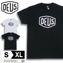 Deus Ex Machina デウス Tシャツ logo tee ロゴT 半袖 メンズ 厚手 アメリカ買付 バイク ハーレーダビットソン アメカジ デニム ストリート 白 黒 ホワイト ブラック jackndabox ジャッキンダボックス S M L XL 20代 30代 40代 50代 60代 ペアールック メンズライク