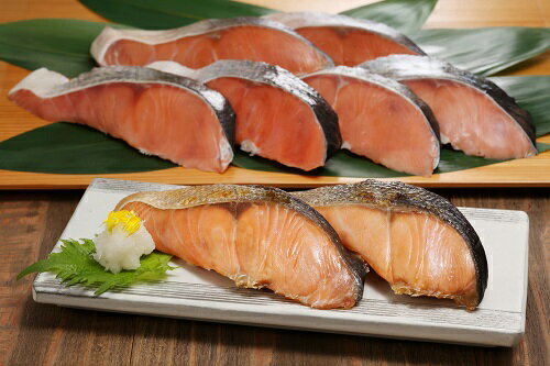 【送料無料】北海道宗谷・礼文島沖産 塩引き新巻鮭ギフトセット 神の魚切身 4P（200g×4） 贈答用 高級..