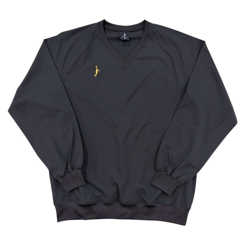 商品名: V-NECK JUMPER 品番: ITP25476HH カラー: 10 カラー名称: 10：BLACK フープハウスオリジナル Vネックウーブンジャケット ITP25476HH [商品説明] これからのシーズンに最適なVネックジャンパーがリリースされました。 軽量で伸縮性の高い2重織ウーブン素材を使用し裏面は凹凸仕上げで快適な着心地を実現しています。 冬場の練習、アップ時のウォームアップウェア、移動着などのライフウェアとして最適な1着です。 デザインは右胸にレイアップマンを刺繍しハンドウォーマーポケットを採用した今シーズンおすすめのVネックウーブンジャケットです。 [商品詳細] アイテム：バスケット ウォームアップ ジャケット Vネック ジャンパー 練習 防寒 素材 : フレックスウーブン ポリエステル85%・ポリウレタン15% シルエット : スタンダード プリント : 右胸 レイアップマン刺繍 モデル着用：男性モデル180cm Lサイズ着用 品番 : ITP25476HH HOOPHOUSE ORININAL IN THE PAINT インザペイント インザペイント Vネックシャツ インペ インザペイントVジャン バスケットボールウェア バスケット バスケ ウォームアップシャツ