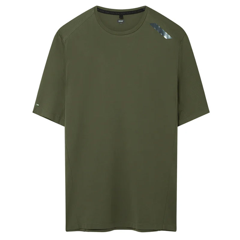 SOAR Running Mens Eco Tech T 商品番号： st2m ・リフレクター有（左肩下、背中） 毎日のローテーションに最適な、リサイクル糸を使用した吸湿速乾 T シャツ。 当社の Eco Tech T は、超軽量で通気性の高いパフォーマンスを実現し、すっきりとしたシルエットと明確な良心をもたらします。 私たちは、トレーニング ワードローブの基礎を形成する理想的なキットを作成するために、羽毛のように軽いリサイクル メッシュを実験的に使用しました。 接着された縫い目を使用した 4 パネル構造により、擦れる可能性のあるゾーンを排除しながら確実に仕立てることができます。 糸にエラスタンを加えることでランニングフォームが制限されなくなり、最初の1マイルと同じように最後の1マイルでも快適に感じることができます。 デザインは、光レベルが下がっても視認性を保つための特徴的な反射ディテールと、臭いを抑える抗菌処理で仕上げられています。 特徴 接着された縫い目 抗菌 羽毛のように軽いイタリア製メッシュ生地 前面と背面に反射性の SOAR ロゴ 最小限の制限で空気の自由な循環を可能にする標準フィット。 リサイクルされた軽量メッシュ生地 87% リサイクル PA、13% EA お手入れ方法 洗濯機30c クールアイロン 漂白剤を使用しないでください ドライクリーニング不可 タンブラー乾燥はしないでください 平置き実寸サイズ（単位cm） 着丈　S：66　M：67.5　L：69　XL：71.5 身幅　S：48　M：50.5　L：53　XL：56.5 ※若干の誤差はご了承ください（弊社計測値） SOAR Running　SOARRunning ソアーランニング ランニングウェア マラソンウェア ランニング マラソン 半袖シャツ 半袖Tシャツ Tシャツ Eco Tech T A fast-wicking tee made with recycled yarns for daily rotation. Our Eco Tech T brings you a super lightweight, highly breathable performance with a clean silhouette and clear conscience. We experimented with a featherweight, recycled mesh to create the ideal piece of kit to form the foundation of your training wardrobe. Its four-panel construction using bonded seams ensures tailoring whilst eliminating potential chafing zones. The addition of elastane in the yarn means that your running form won’t be restricted, so you’ll feel as comfortable on the last mile as you did on the first. The design is rounded off with signature reflective detailing to keep you seen as the light levels drop and an anti-bacterial treatment to control odours. Pair any Eco Tech T with any pair of Split Shorts to complete a staple summer training system and save 15% Recycled Fabric Constructed from fabrics that have been repurposed. Breathable Fabric allows air and sweat to escape, keeping you cool on the run. Antibacterial Wards off odours and keep the garment fresh run after run. Lightweight Low-weight fabric and minimised construction ensures you hardly notice the garment on the run. Recycled, lightweight mesh fabric: 87% recycled PA, 13% EA Care Instructions: Machine Wash 30c Cool iron: 1 dot Do not bleach Do not dry clean Do not tumble dry Features Bonded seams Antibacterial Featherweight Italian mesh fabric Reflective SOAR logos front and back Standard fit to allow free circulation of air with minimal restriction.