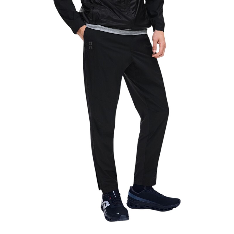 【 On weather series 】ポケット有（ファスナー付） Mens Weather Pants メンズ ウェザーパンツ 商品番号：1mg30750553 撥水・防風機能付きパンツ 天気を気にせず外のアクティビティを楽しむなら、防風・撥水性の高いWeather Pants。 調節機能など細部へのこだわりが光るパンツです。 悪天候でも快適に動けるパフォーマンスパンツ。 防風・撥水性が高いうえ、通気性も兼備。 雨の日のランをもっと楽しくします。 寒い時のランニング 通気性 調節機能付き 高い撥水性で水の侵入をシャットアウト 防風加工を施した前身頃 必需品をすべて収納できる2つのジッパー付きポケット ひざ部分は通気性の高い構造 反射材のディテール 裾はジッパー付き 接着加工のウエストバンドはドローコードで調節可能 すっきりとしたモダンなデザイン 風雨に負けない 集中力を高める生地 フロントに撥水・防風機能を施したWeather Pantsなら、悪天候でも快適に動けます。 裾に施したジッパーを使えば、アクティビティに合わせたフィット感の調節が可能。 ランニングやウォーキング、トレッキングなど幅広く活躍します。 人間工学に基づく構造 こだわりのディテール ひざ部分は通気性に優れた立体構造。 人間工学に基づいたデザインで脚をさりげなくサポート。 だから長い時間でも外で快適に動き回れます。 物が落ちにくいジッパー付きポケット 備えあれば憂いなし 携帯電話に鍵、エナジージェル。 必需品は2つのジッパー付きポケットに入れれば安心に携行できます。 側転したって、物が落ちる心配はありません。 パフォーマンスランニング トレイルランニング アウトドア 雨天、寒い時、5km走、10km走、ハーフマラソン、フルマラソン、ロードランニング 【前身頃】再生ポリアミド92％、ポリウレタン8％ 【後身頃】再生ポリアミド40％、再生ポリエステル30％、再生カチオン可染ポリエステル30％ 【ライニング】再生ポリアミド95％、ポリウレタン5％" オンランニング ランニングウェア　ランニング マラソン トレイル ウェザーパンツ ロングパンツ トレーニング ウォームアップ 撥水 防風 軽量 ウォーキング トレッキング