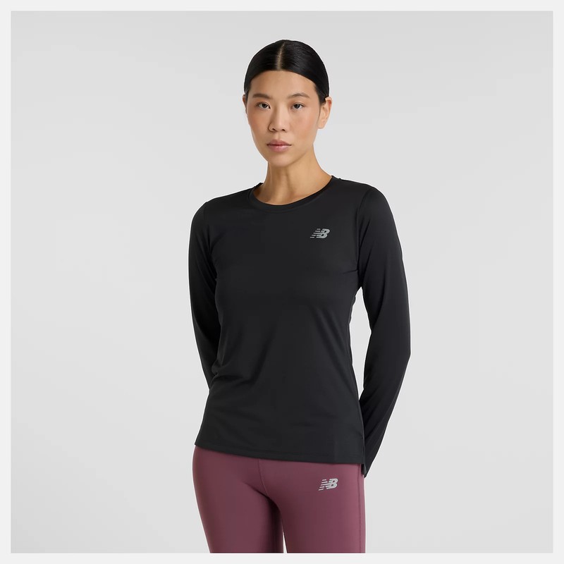 Core Sport ロングスリーブTシャツ Gender：WOMEN Style：WT51245 Color：BK(ブラック) 通気性と吸汗速乾性に優れたNB DryのロングスリーブTシャツ。 シンプルなワンポイントNBフライングロゴと前後差のある裾がスタイリッシュなデザイン。 ジムでのワークアウトからランニングまで幅広くサポート。 Size：S,M,L,XL 素材：ポリエステル100% 原産国：Indonesia ※商品の仕様は変更になる場合があります。 参考サイズ(着丈×胸囲×身幅×肩幅×裄丈×袖丈) S(63.2×78.7×39.4×35.2×80×62.4cm) M(64.8×85.1×42.5×36.8×81.3×62.9cm) L(66.4×91.4×45.7×38.4×82.6×63.3cm) XL(67.9×99.1×49.5×40.3×84.1×64cm) サイズ＆フィットガイドの(インポート)を参照ください。 ※若干の誤差がございます。ご了承ください。 ランニング マラソン トレーニング ランニングロンT ロングスリーブシャツ 長袖シャツ ランニングウェア ジム 練習 ウィメンズ レディース レディス
