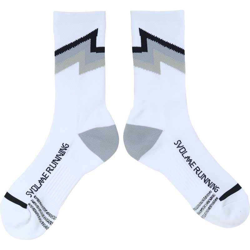 商品名: LIGHTNINGランソックス 品番: 7263-25622 カラー: WHITE カラー名称: WHITE LIGHTNINGランソックス ミドル丈のランソックス。稲妻をイメージしたラインが、足元からスピード感を演出。 スボルメ SVOLME スボルメランニング ランニング マラソン ソックス ランニングウェア　ランニングソックス 靴下