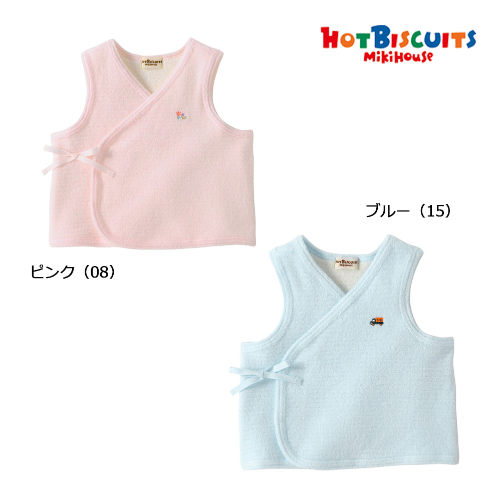 ■品番73-5701-784■商品説明ホットビスケッツのやさしいカラーがかわいい、パイル素材のベビー胴着です。ふんわりとした肌触りのパイル素材を使用し、赤ちゃんをやさしく包み込みます。袖のないベストタイプなので、季節の変わり目や冷房対策など、体温調節にも便利なアイテムです。前身頃は打ち合わせ仕様で、サイドのリボンで留めるデザイン。寝かせたままでも着脱させやすく、新生児期の赤ちゃんにもおすすめです。胸元にはカラーごとに異なる小さなワンポイント刺繍入り。ピンクとブルーのやさしい色合いで、ご自宅用はもちろん、出産祝いなどのギフトにもおすすめです。・やわらかなパイル素材・着脱しやすい打ち合わせ仕様・袖なしで体温調節に便利・新生児期からの普段使いやおやすみ時にもおすすめ・出産準備や出産祝いにも■素材無撚糸パイルボーダー■品質綿100％■生産国日本メーカー希望小売価格はメーカー商品タグに基づいて掲載しています