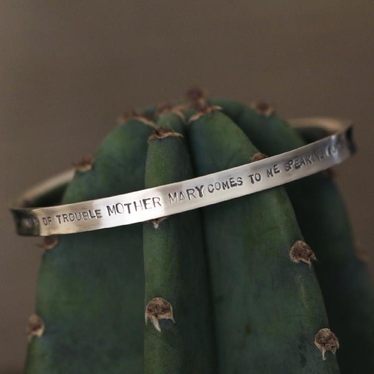 ブレスレット バングル オシャレ 鉄 頭の 店 ランプ ビートルズ 信仰 シルバーブレスレット 男女 個性 ..