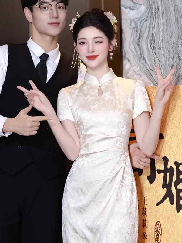 ドレスワンピース ロングスカート ドレス シャンパン カラーの デイリー チャイナ ドレス トースト 花嫁 2025年 結婚 登録 女性 婚約