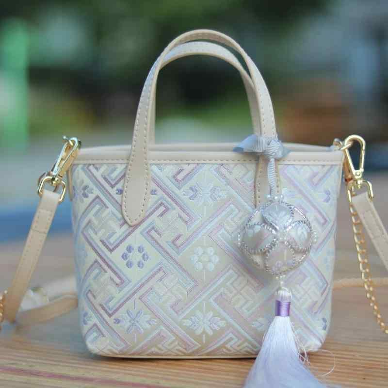 カバン ハンドバック 鞄 広 西 チワン 族 自治 区の 無形 文化 遺産である 族の 錦織 り 模様の 小さい トートバッグ ハンドバッグ 民族 ファッションの オフィスワーカーの 手持ち 斜め 掛け 小型 バッグ