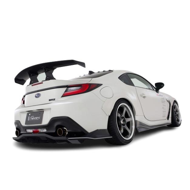 【メーカー名】VARIS/バリスARISING-1/アライジング【適合車種】スバル　BRZ【年式/型式】ZD8/【商品名】GTウイング ウィング BRZ専用 ハイパーナロー2 1360mm【セット内容】-【塗装/未塗装】-【カラー】-【素材】カーボン CARBON＋【特記事項】保安基準対応、ウイング本体1.8kg、GTウイング部はクリア塗装仕上げ、専用マウントブラケット部は艶消し黒塗装仕上げ。CARBON＋…VARIS 独自の真空成型法によるカーボン製品です。通常の CARBON に比べて更なる強度 UP、軽量化を実現します。※車検証の提示をお願いする場合がございます。【注意】こちらの商品は個人のお客様でもご注文は可能ですが、整備工場またはカーショップ関連のみお届けが可能です。配送先入力欄より整備工場、カーショップ関連の『住所・屋号・担当者・電話番号(固定電話のみ)』をご指定ください。VASU-407【定価】242000円【納期】納期はメーカーの在庫や生産状況によって異なりますのでトラブル防止の為、必ず事前にお問い合わせ下さい。【送料/配送】■この商品の基本送料(本州、四国、九州)は【 7700円 】となります。■北海道送料は【 8800円 】となります。(※北海道送料が掛る場合、会計時に自動計算されませんのでご注意ください。)※沖縄県/離島は別途お見積りさせて頂きますので、ご注文前に必ず送料の確認をお願いします。